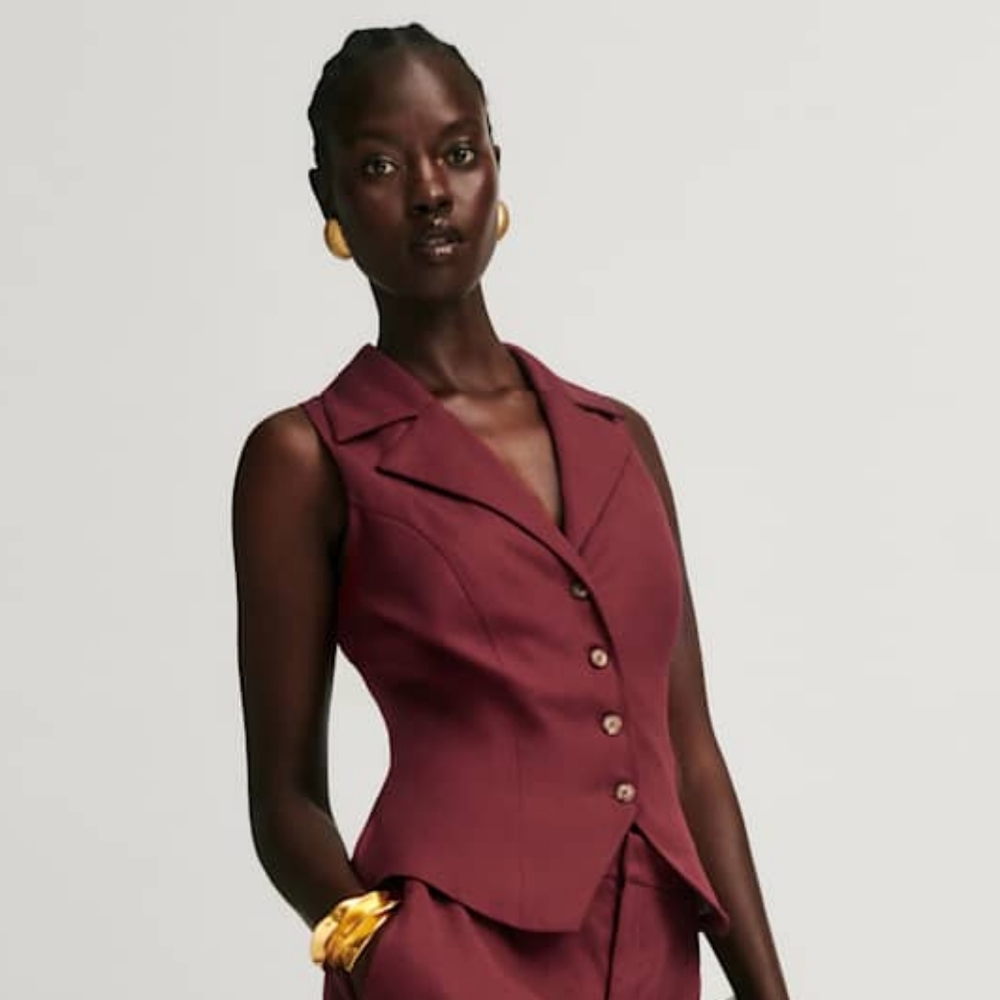 Women's Burgundy Sleeveless Blazer - Picture 6 of 8
